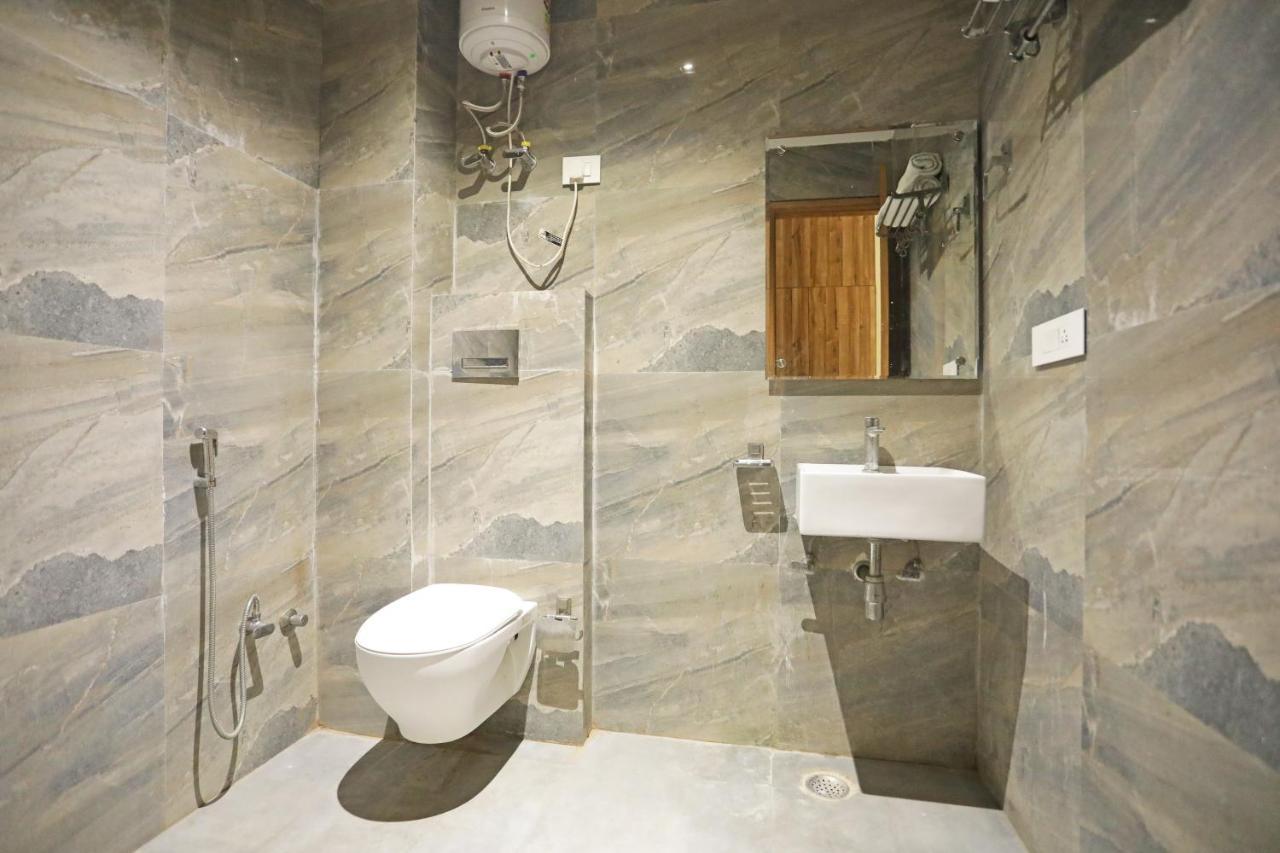 Hotel Good Vibe Near Delhi Igi Airport Yeni Delhi Dış mekan fotoğraf