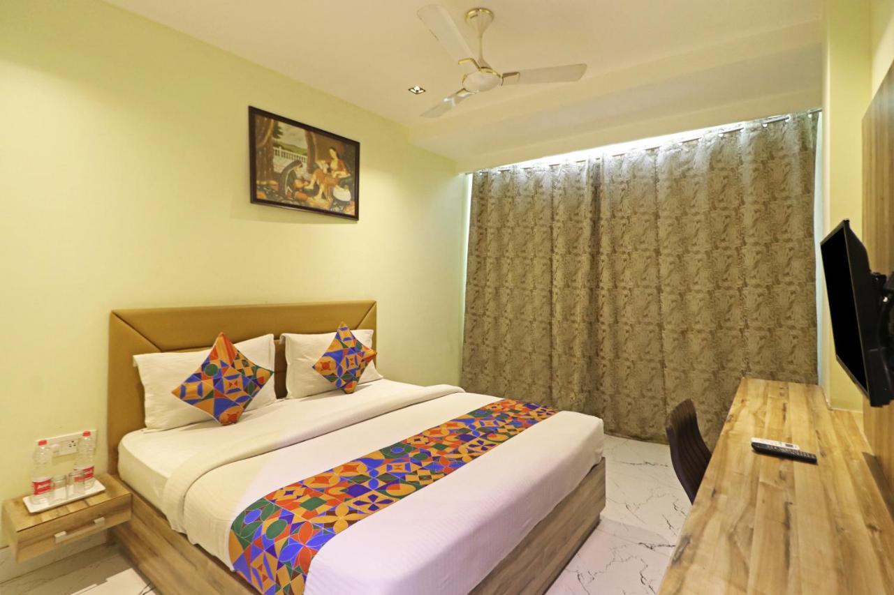 Hotel Good Vibe Near Delhi Igi Airport Yeni Delhi Dış mekan fotoğraf