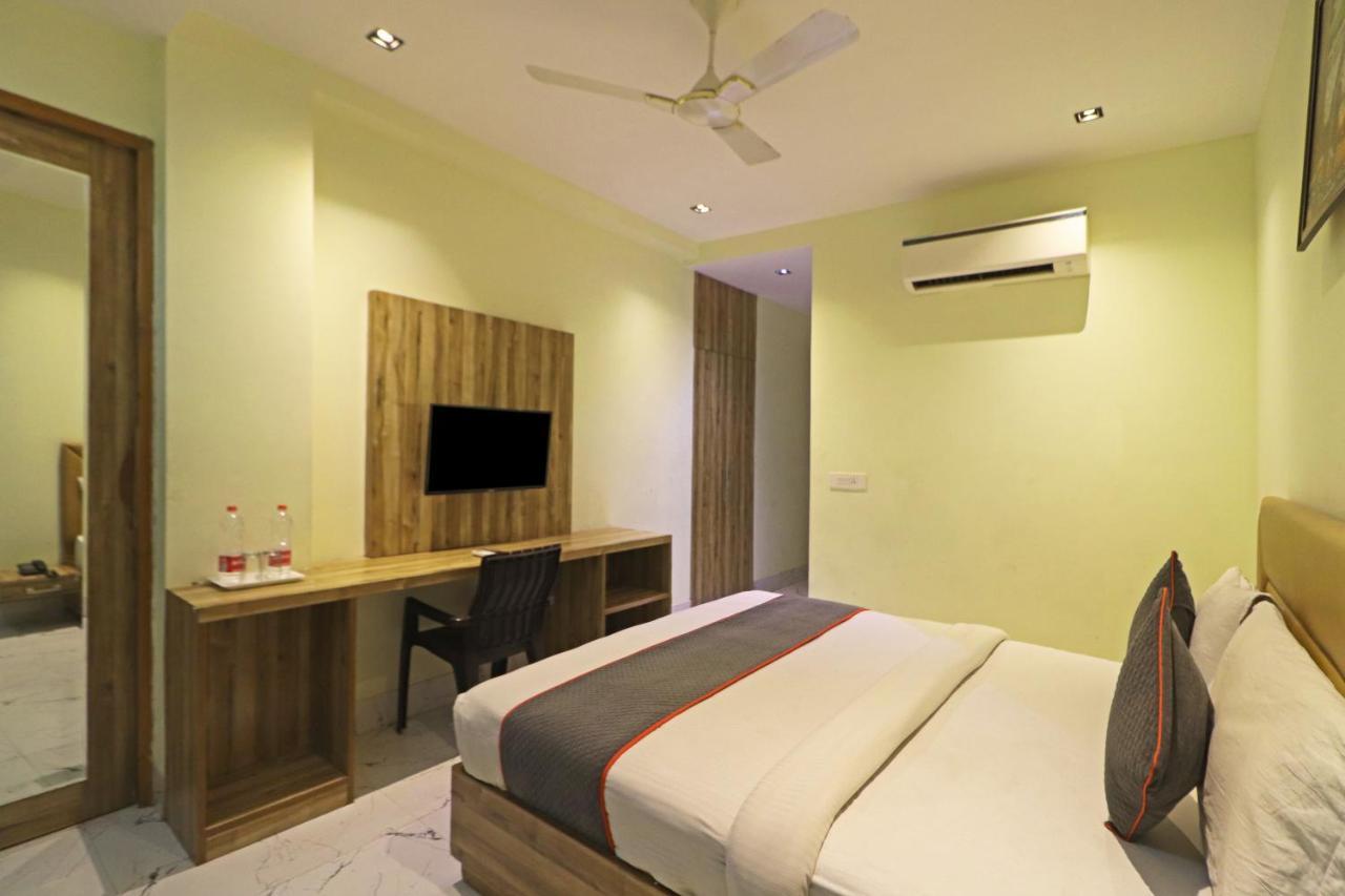 Hotel Good Vibe Near Delhi Igi Airport Yeni Delhi Dış mekan fotoğraf