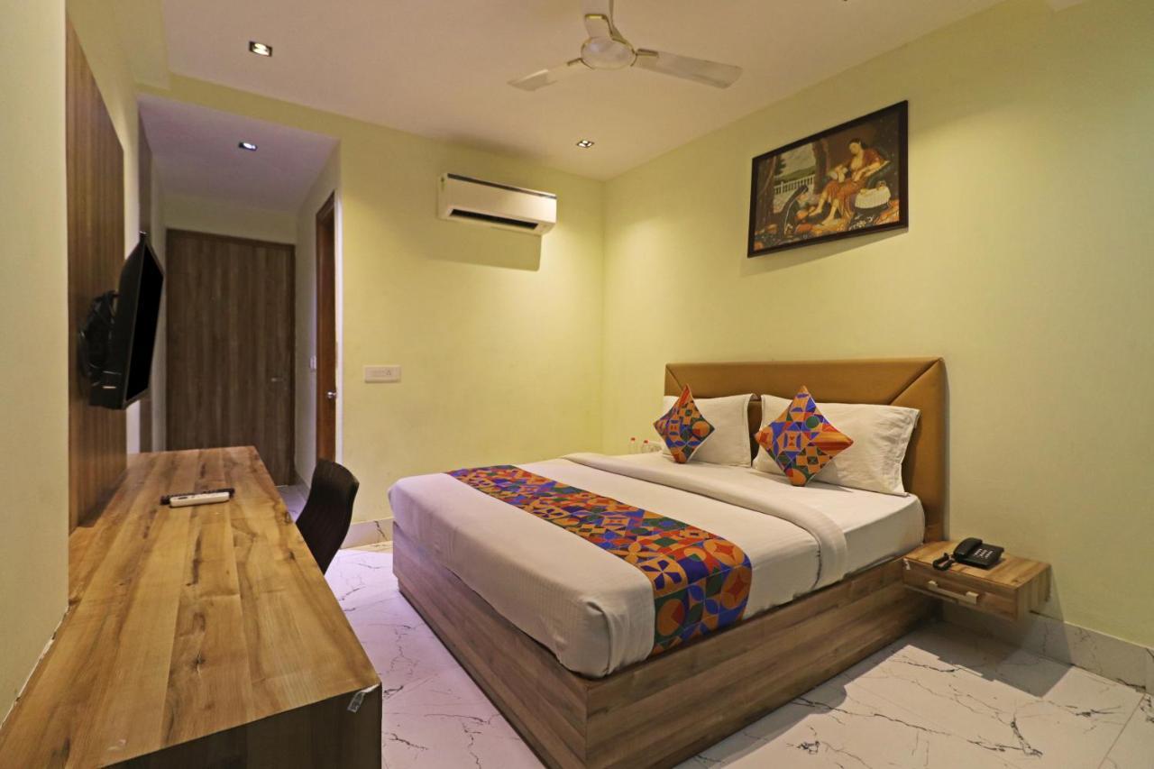 Hotel Good Vibe Near Delhi Igi Airport Yeni Delhi Dış mekan fotoğraf